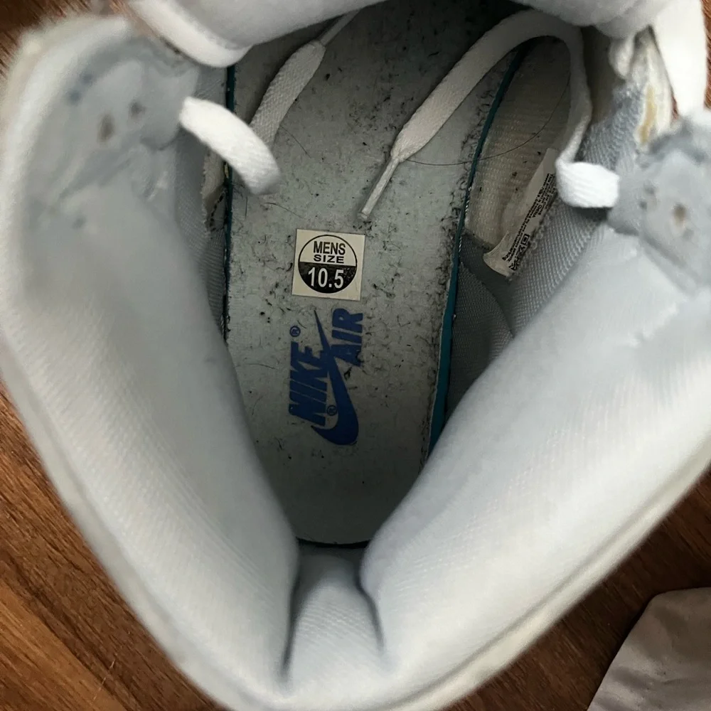 Nike Air Jordan 1 Retro High OG "Hyper Royal". - Picture 4 of 5